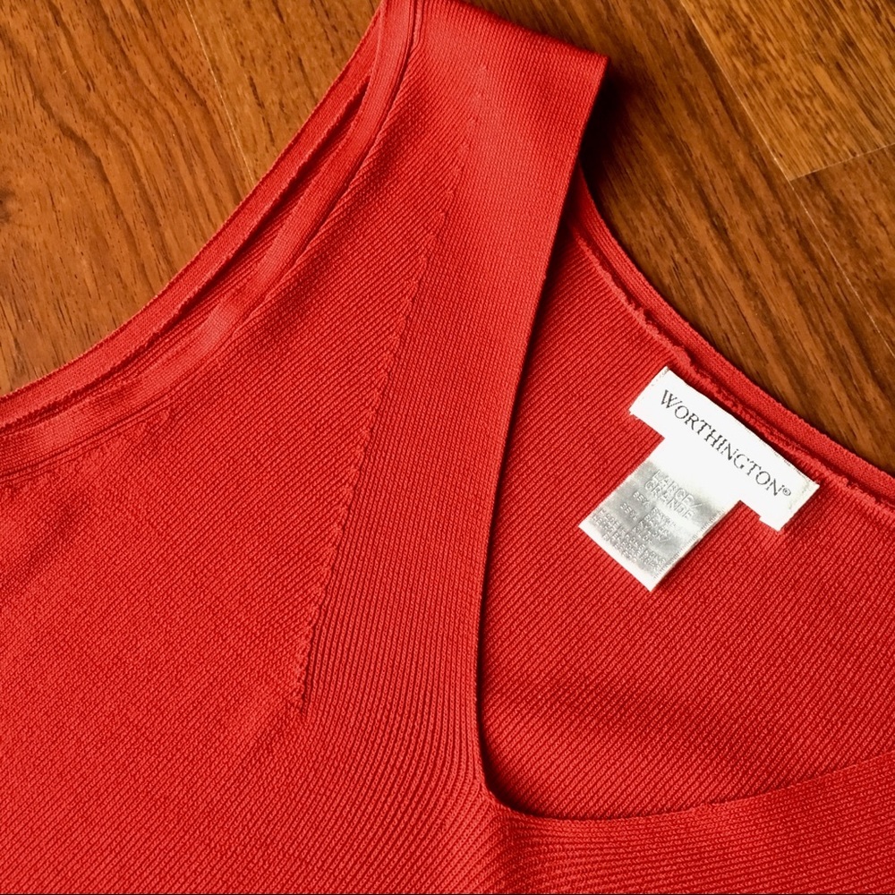 ๐ Red V-Neck Stretch Knit Shell - Picture 2 of 7